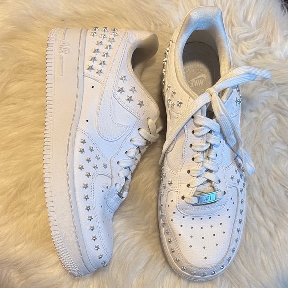 2018 Air Force 1 Low Nike Women's White “Star-Studded” Sneakers - Picture 1 of 6